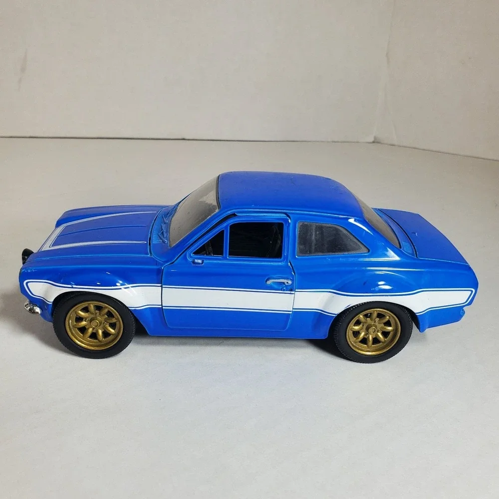 Jada Toys‎ 1:24 Scale 1974 Ford Escort Die-Cast Model Car Blue. Missing Parts